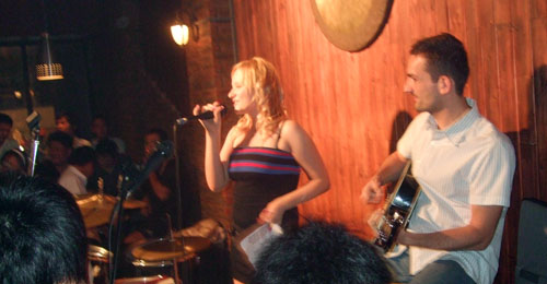 Aliksana, Les étrangers chantent en chinois (16 oct. 2009)