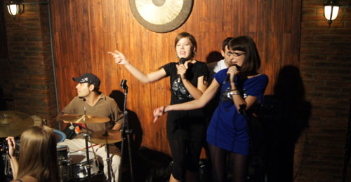 Zuzana & Kasia, 外国人唱中文歌（09年10月16日）