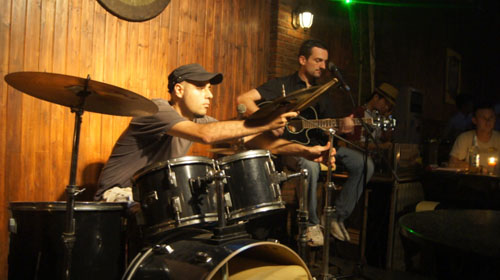 Deux batteurs, Un concert, Feitz, Guilin (30 octbre 2009)