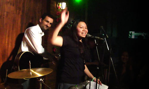 Foreigners sing Chinese (Apr. 23, 2009)